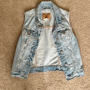 Hollister Light denim, ripped vest Sz S